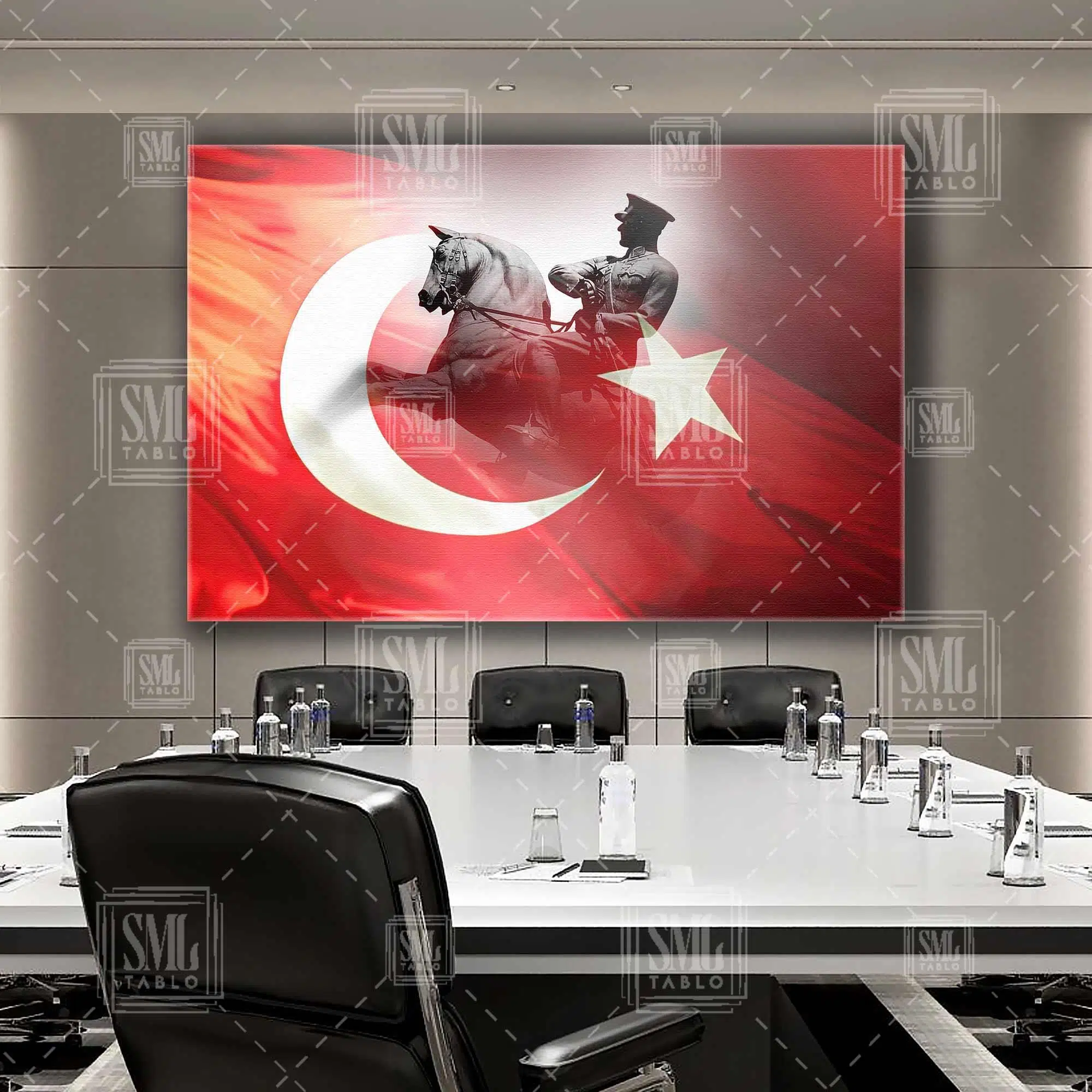 Atın Üzerinde Atatürk Heykeli Makam Arkası Bayraklı Yatay Kanvas Tablo