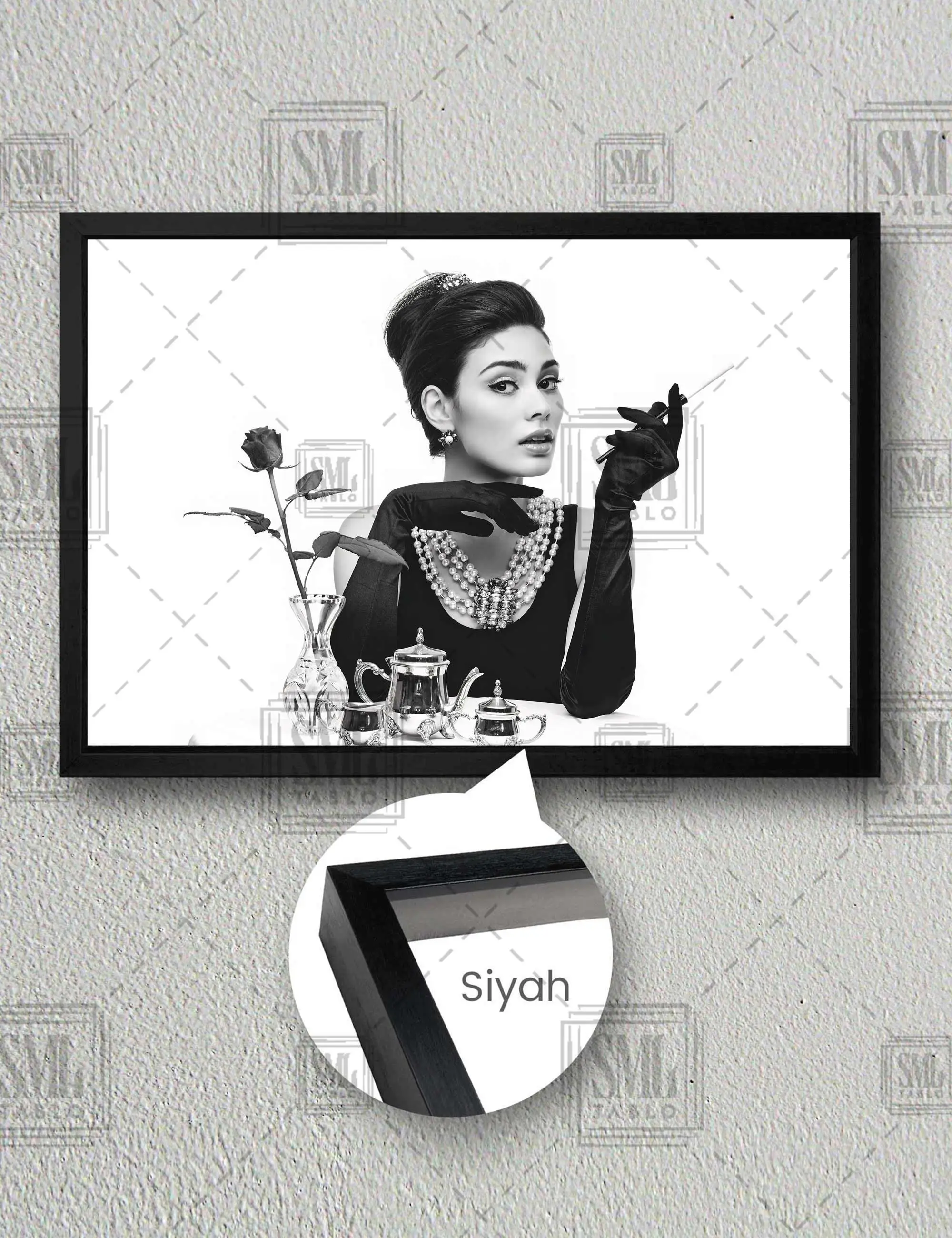 Audrey Hepburn Breakfast at Tiffanys Filmi Çerçeveli Yatay Kanvas Tablo - Siyah