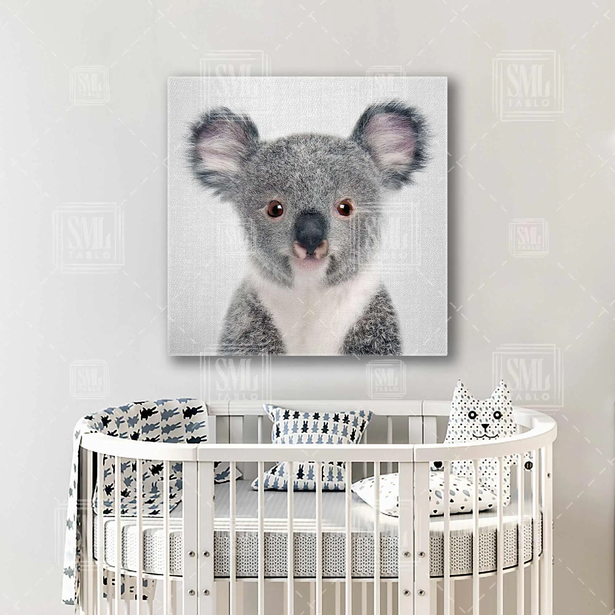 Bebek Koala Gri Kanvas Fon Çocuk Odası Kare Kanvas Tablo