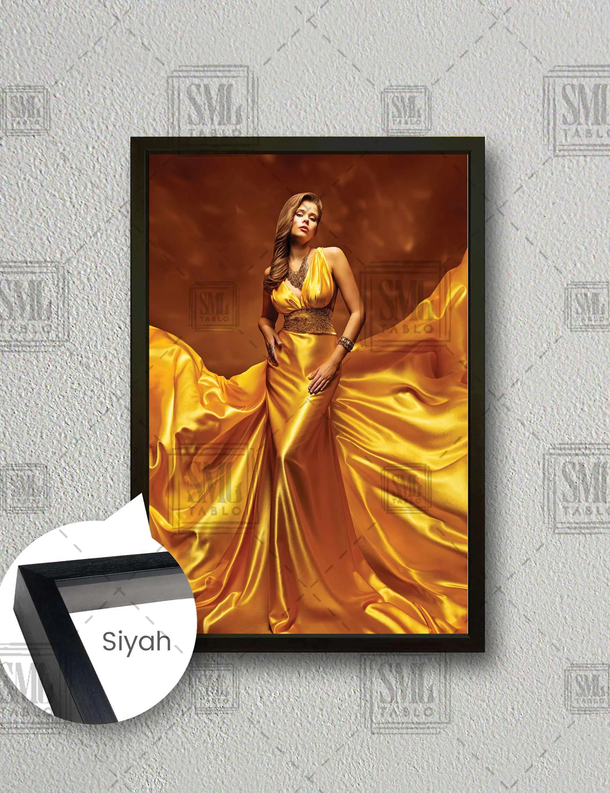 Gold Abiye Elbiseli Altın Aksesuarlı Model Çerçeveli Dikey Kanvas Tablo - Siyah