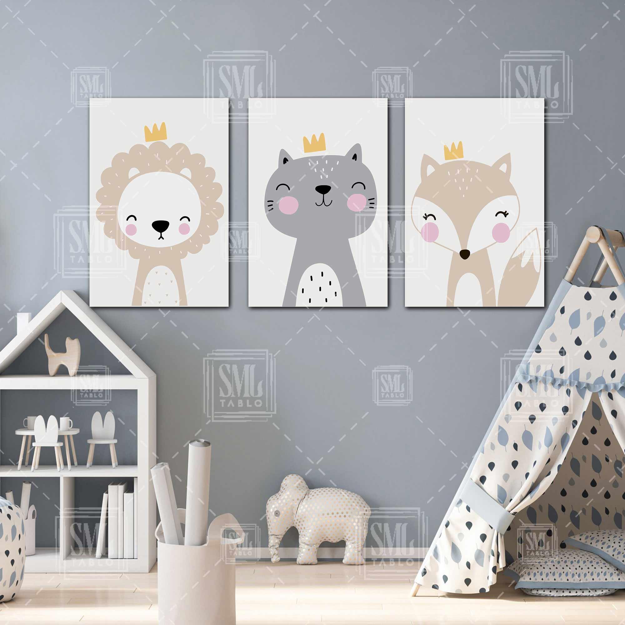 Gözü Kapalı Kral Taçlı Kedi Aslan Tilki Yavrusu Çocuk Odası Dekor Üçlü Kombin 3 lü Set Kanvas Tablo Gözü Kapalı Kral Taçlı Kedi Aslan Tilki Yavrusu Çocuk Odası Dekor Üçlü Kombin 3 lü Set Kanvas Tablo
