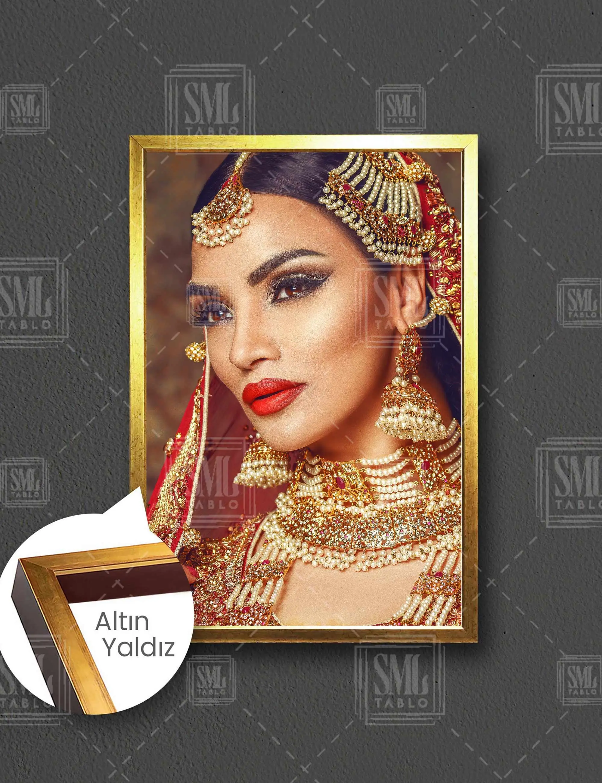 İşlemeli Kırmızı Kına Kıyafeti İnci Aksesuarlar Henna Night Çerçeveli Dikey Kanvas Tablo