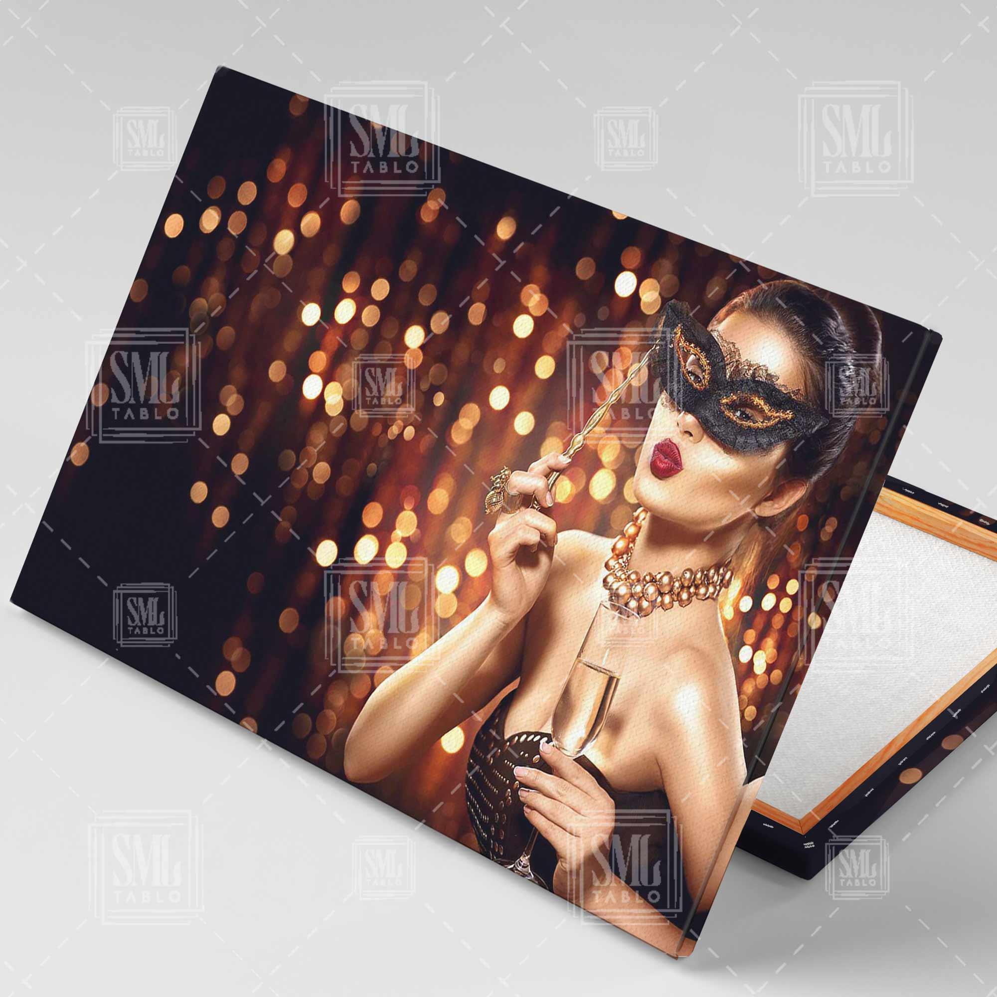Maskeli İnci Gold Gerdanlıklı Kadın Model Kokteyl Balo Yatay Kanvas Tablo Maskeli İnci Gold Gerdanlıklı Kadın Model Kokteyl Balo Yatay Kanvas Tablo