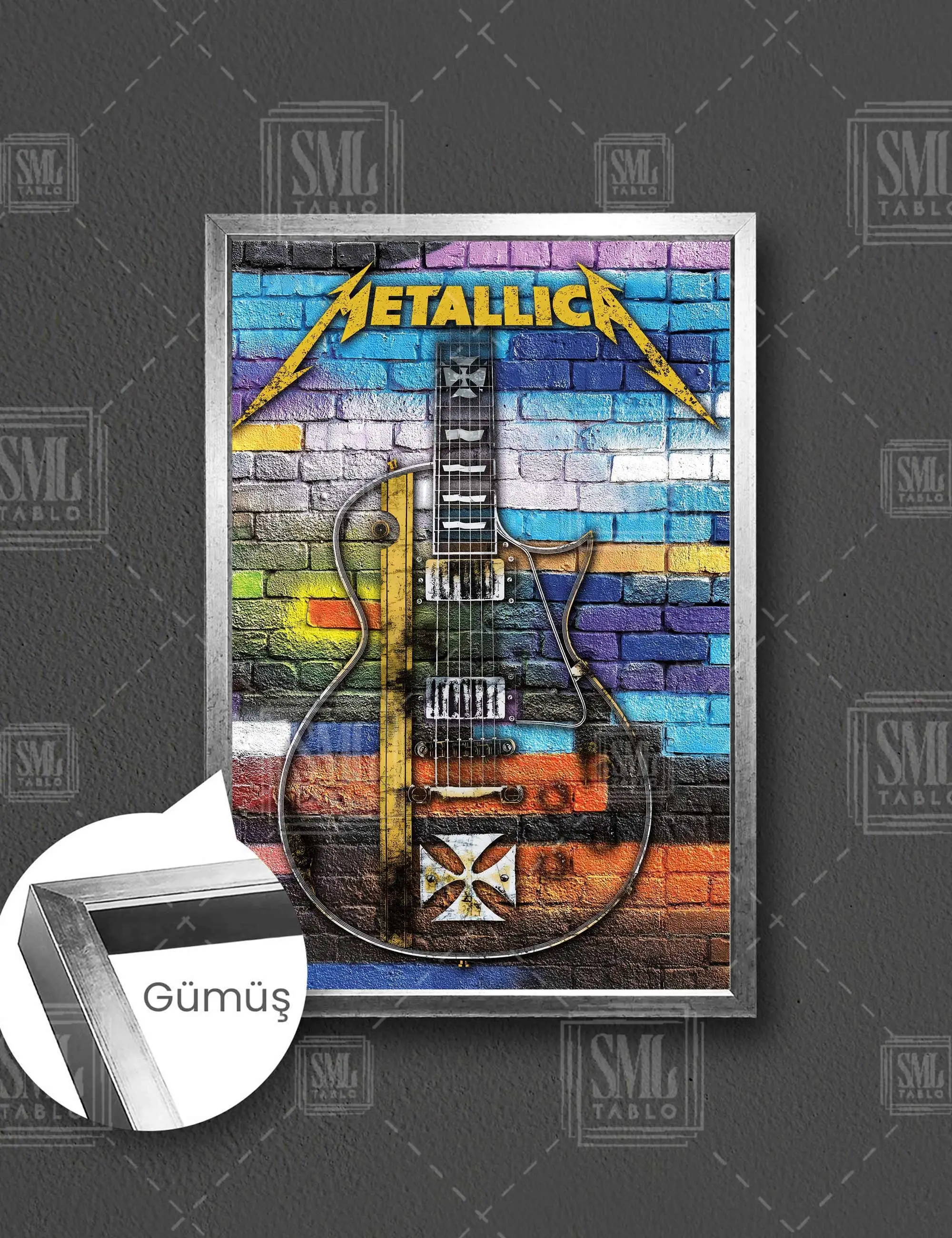 Metallica Metal Rock Grubu Tuğla Duvar Önünce Gitar Müzik Çerçeveli Dikey Kanvas Tablo - Gümüş