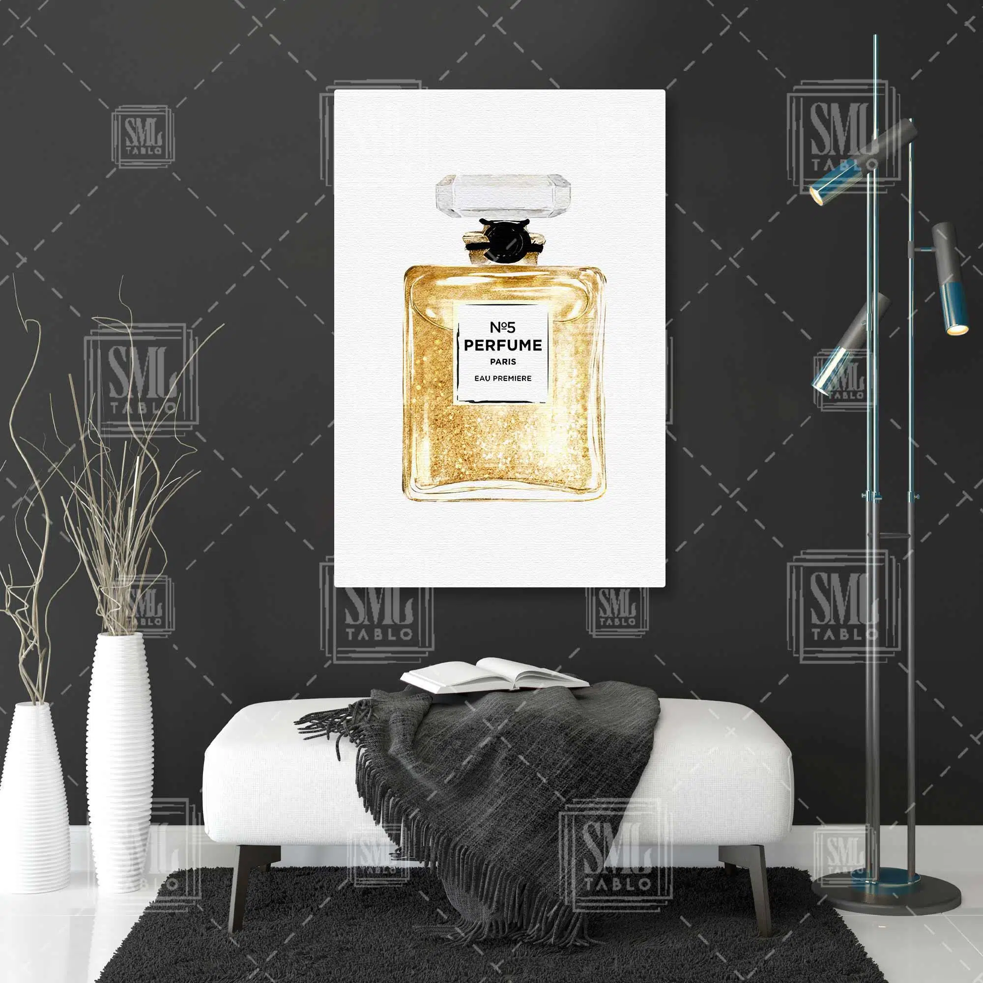 No 5 Parfum Altın Sarısı Simli Dikey Kanvas Tablo