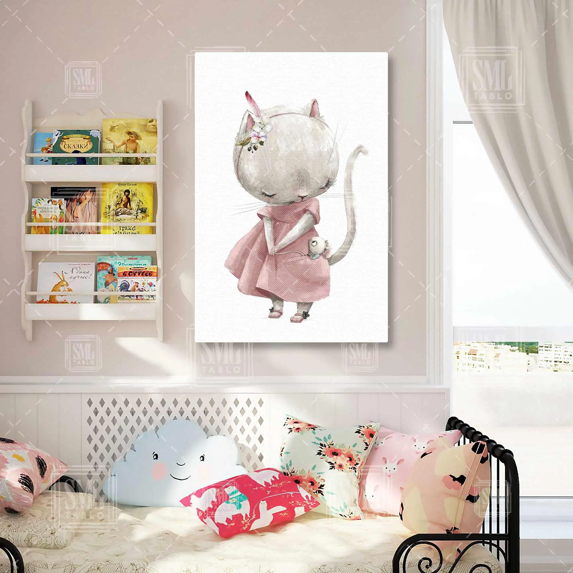 Pembe Elbiseli Şirin Kedi Ve Arkadaşı Dikey Kanvas Tablo