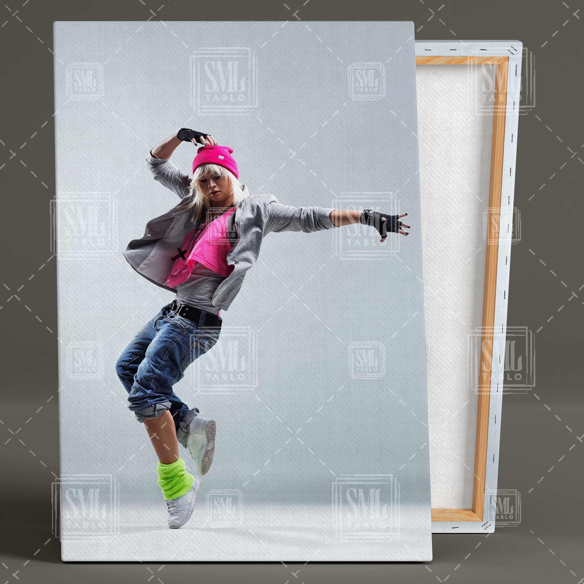 Pembe Şapkalı Dans Eden Kadın Müzik Aşkı Sanat Hip Hop Üçlü Kombin 3 lü Set Kanvas Tablo Pembe Şapkalı Dans Eden Kadın Müzik Aşkı Sanat Hip Hop Üçlü Kombin 3 lü Set Kanvas Tablo