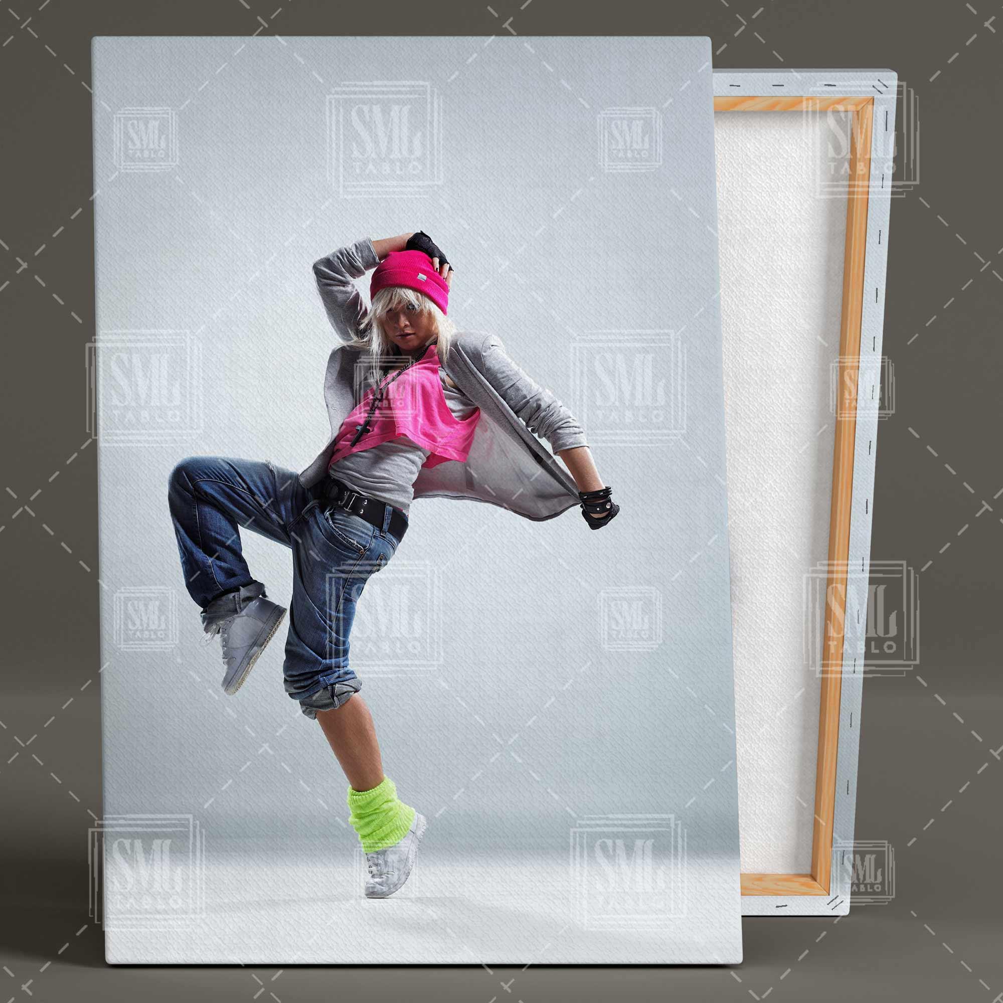 Pembe Şapkalı Dans Eden Kadın Müzik Aşkı Sanat Hip Hop Üçlü Kombin 3 lü Set Kanvas Tablo Pembe Şapkalı Dans Eden Kadın Müzik Aşkı Sanat Hip Hop Üçlü Kombin 3 lü Set Kanvas Tablo