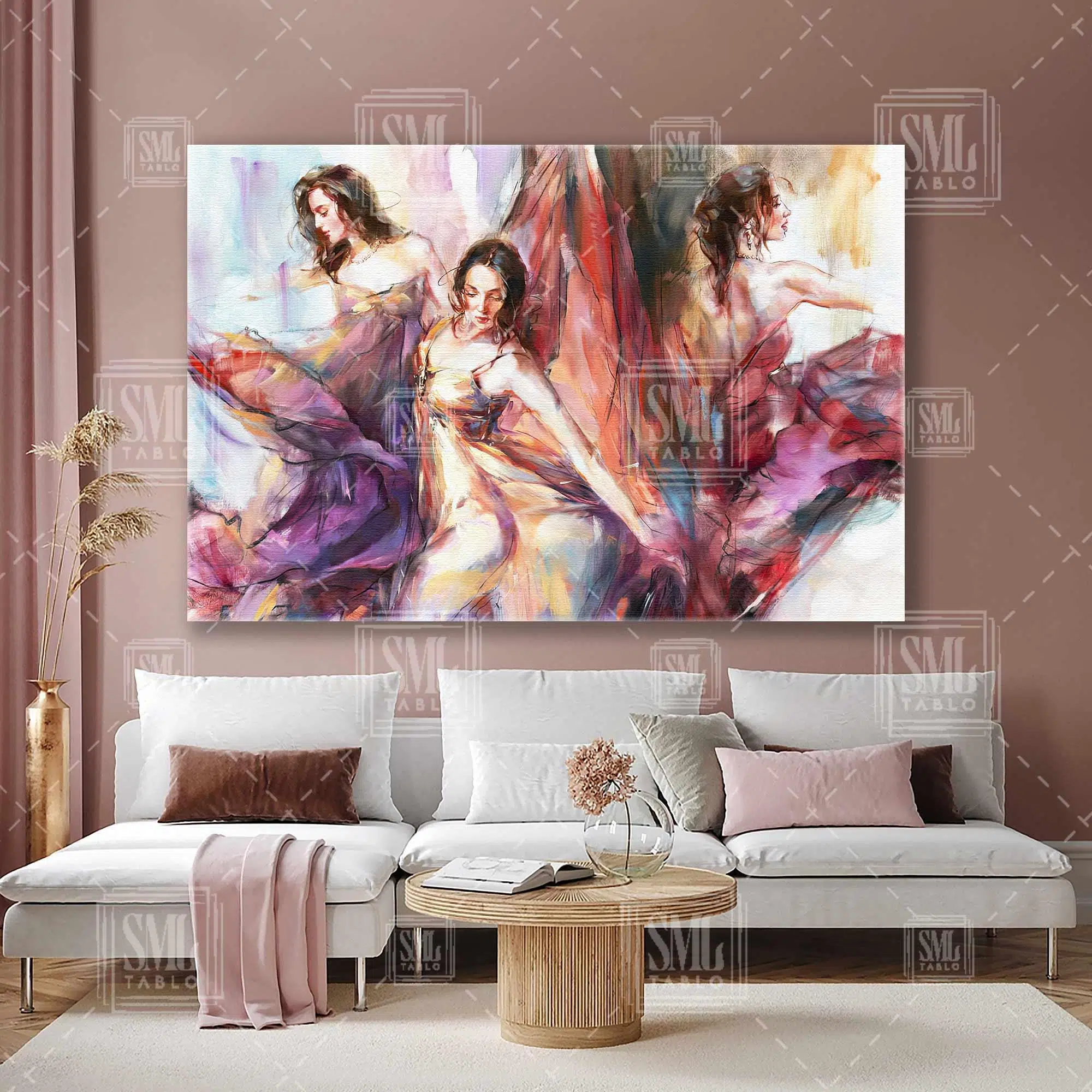 Pembe Tonlarında Uçuşan Saten Elbiseli Üç Kadın Moda Yatay Kanvas Tablo