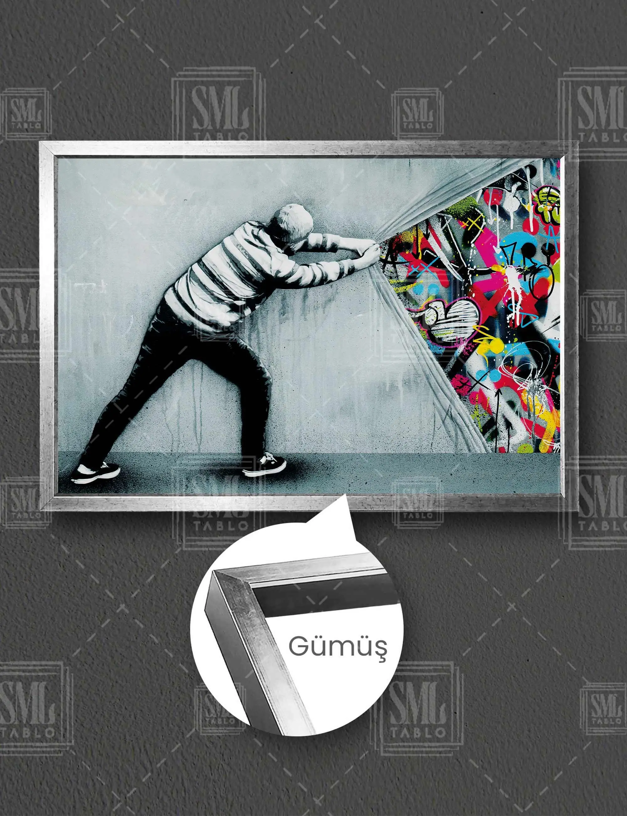 Perdenin Arkasındaki Grafitti Banksy Sokak Sanatı Çerçeveli Yatay Kanvas Tablo - Gümüş
