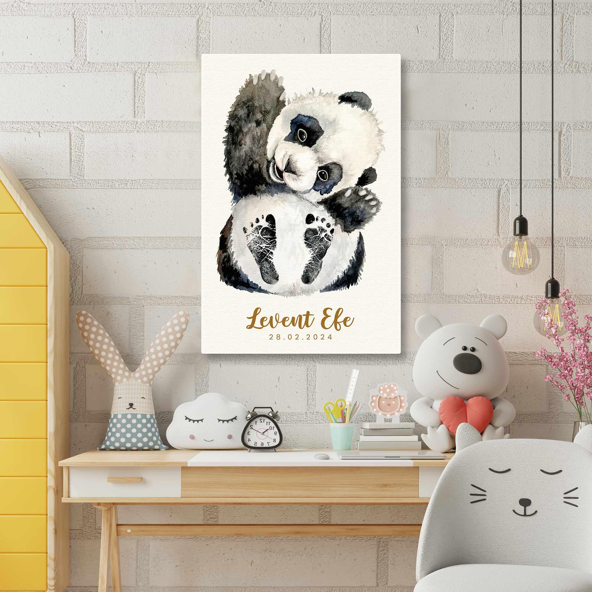 Şirin Panda Bebek Ayak İzi Seti İsimli ve Tarihli Yeni Doğan Hatırası Bebek Odası Dikey Kanvas Tablo Şirin Panda Bebek Ayak İzi Seti İsimli ve Tarihli Yeni Doğan Hatırası Bebek Odası Dikey Kanvas Tablo
