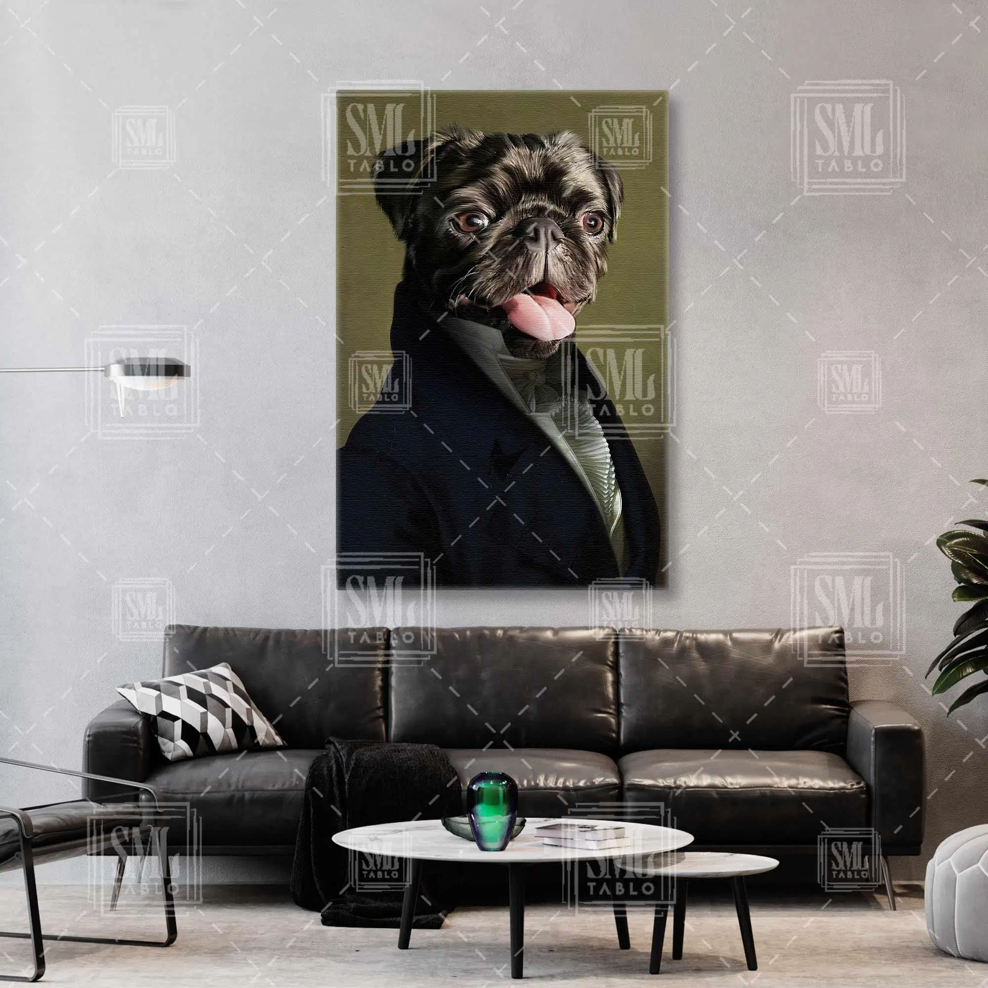 Takım Elbiseli Şirin Pug Rıfkı Dikey Kanvas Tablo