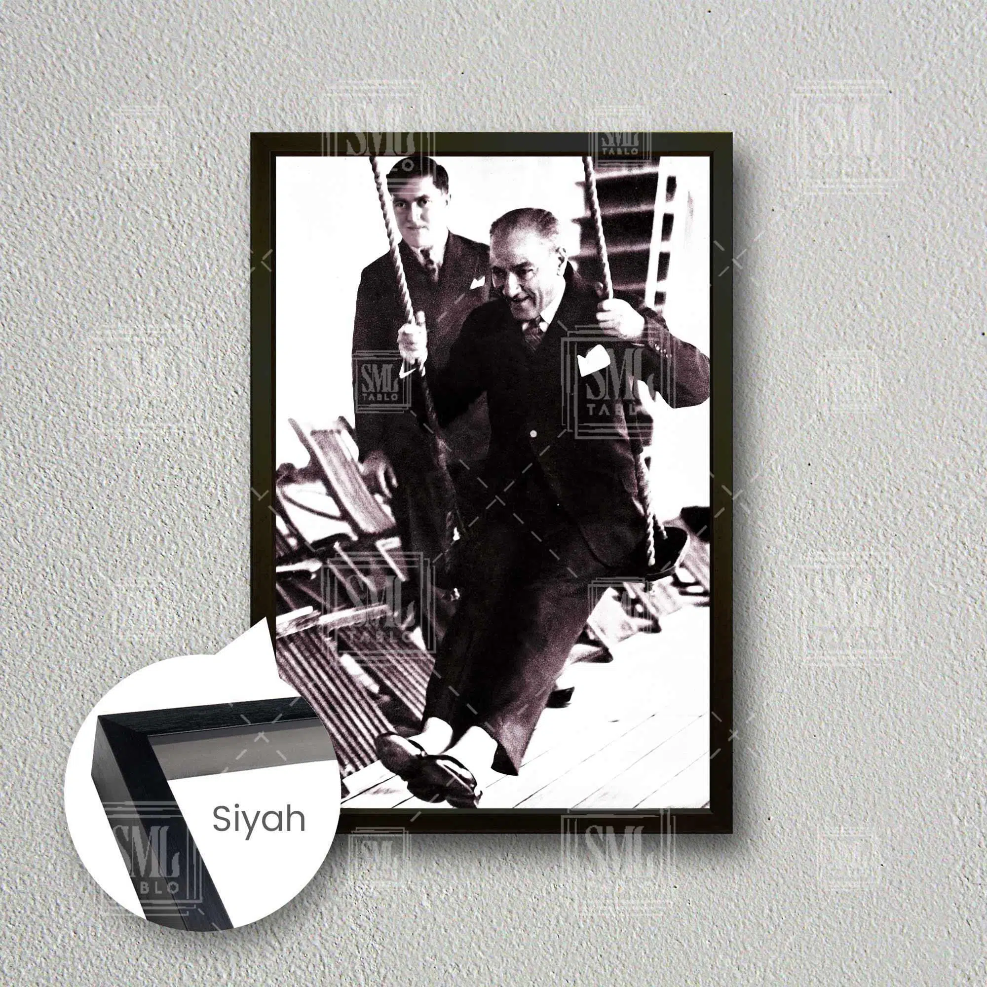 Mustafa Kemal Atatürk Karizma Asalet Siyah Beyaz Fotoğraf Salıncak Çerçeveli Dikey Kanvas Tablo - Siyah