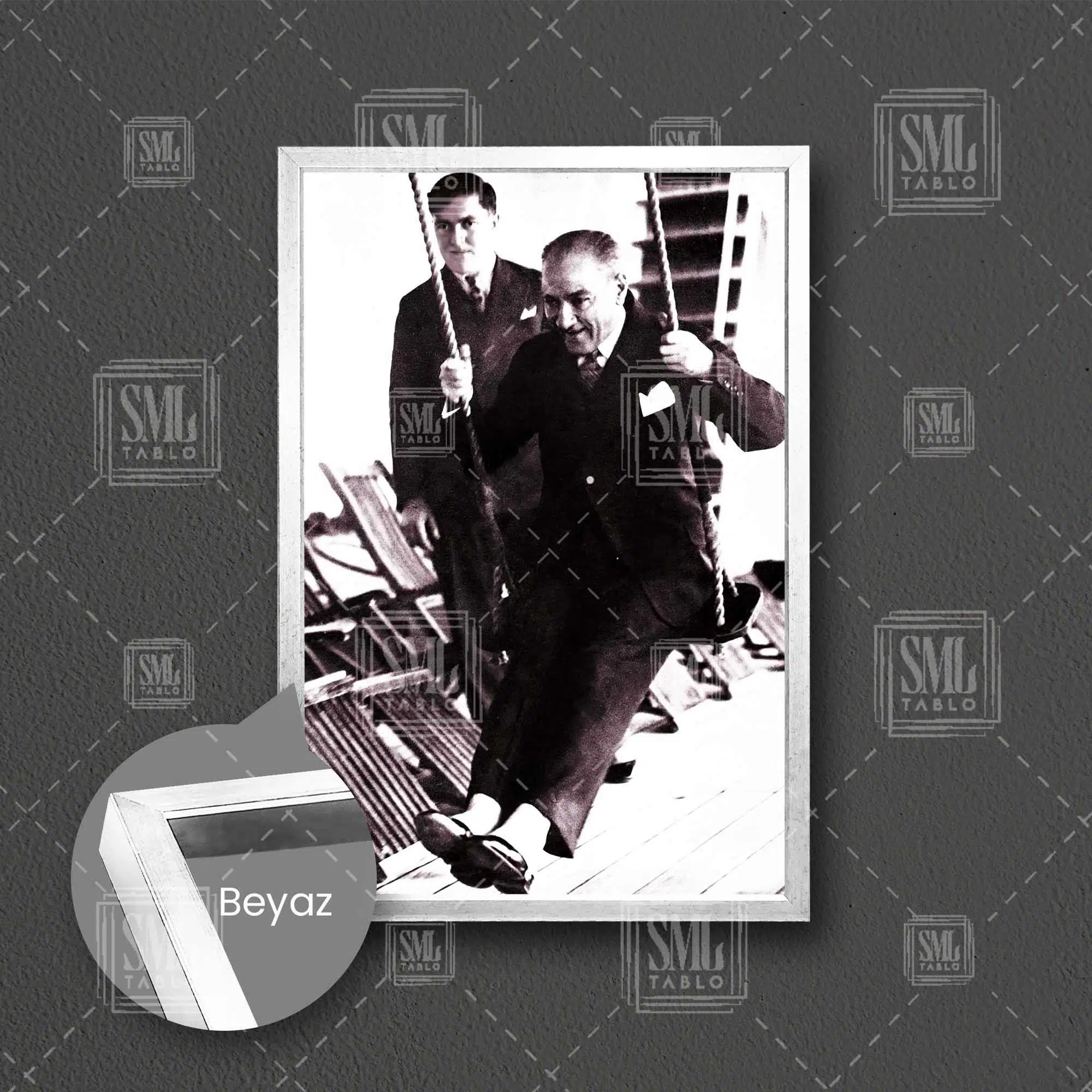 Mustafa Kemal Atatürk Karizma Asalet Siyah Beyaz Fotoğraf Salıncak Çerçeveli Dikey Kanvas Tablo - Beyaz