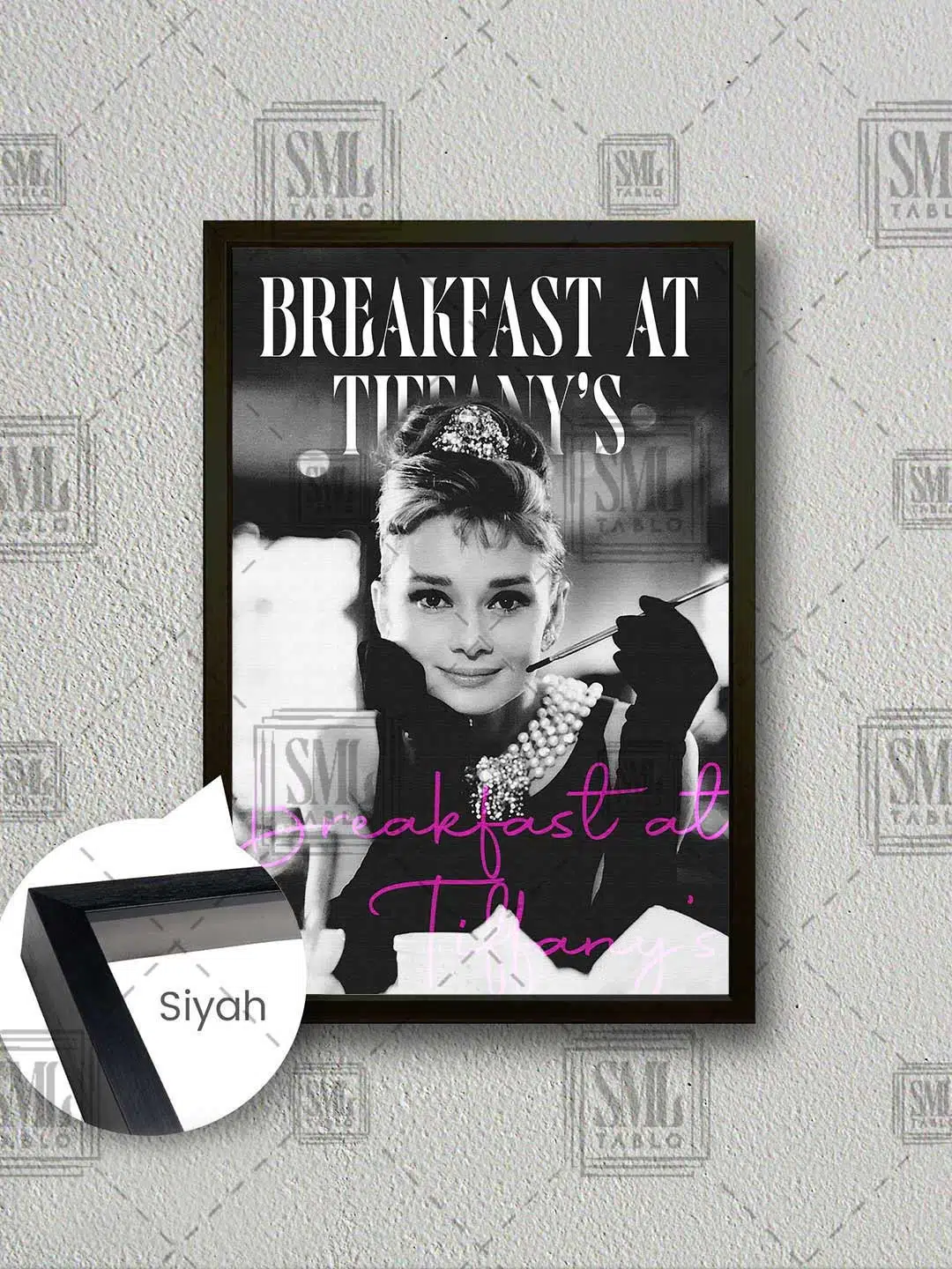 Breakfast At Tiffanys Filmi Audrey Hepburn Efsane İkon Kadın Çerçeveli Dikey Kanvas Tablo - Siyah