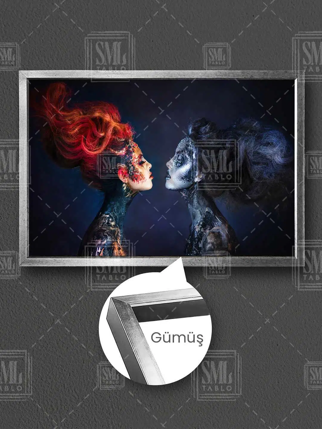 Uzun Saçlı Makyajlı Kadın Kırmızı Ruj Kadın Güzellik Salon Çerçeveli Yatay Kanvas Tablo - Gümüş