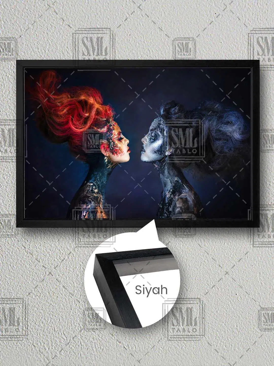 Uzun Saçlı Makyajlı Kadın Kırmızı Ruj Kadın Güzellik Salon Çerçeveli Yatay Kanvas Tablo - Siyah
