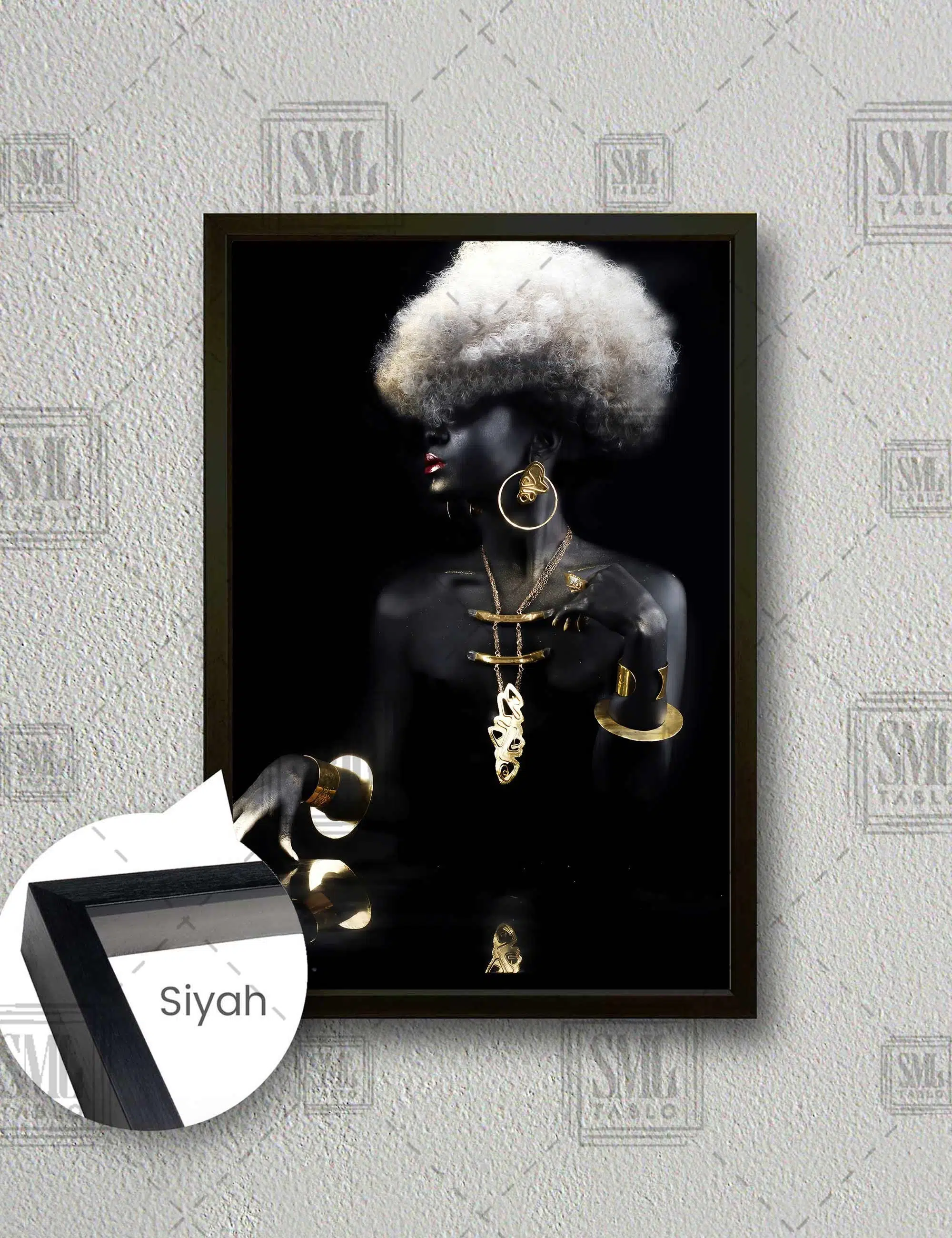 Beyaz Saçlı Afirkalı Kadın African Woman Model Altın Takı Gold Dikey Çerçeveli Kanvas Tablo - Siyah