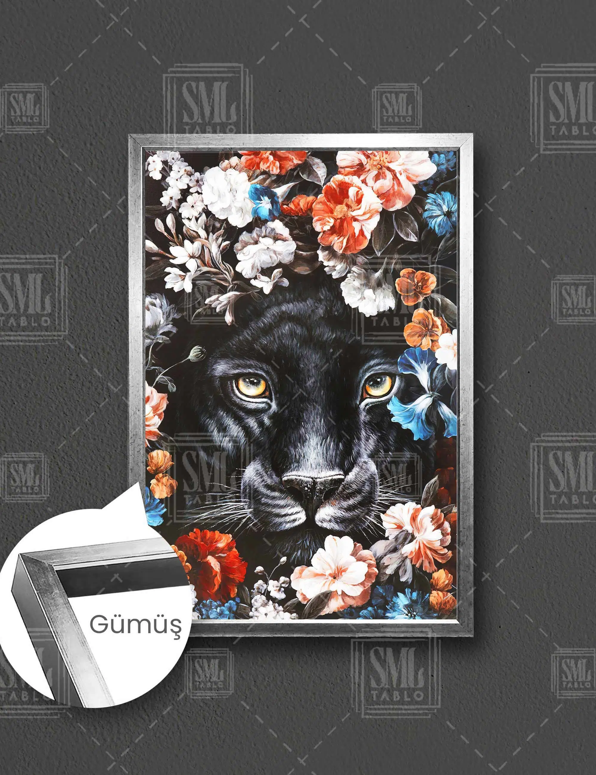 Çiçeklerin İçerisinde Puma Dikey Çerçeveli Kanvas Tablo - Gümüş