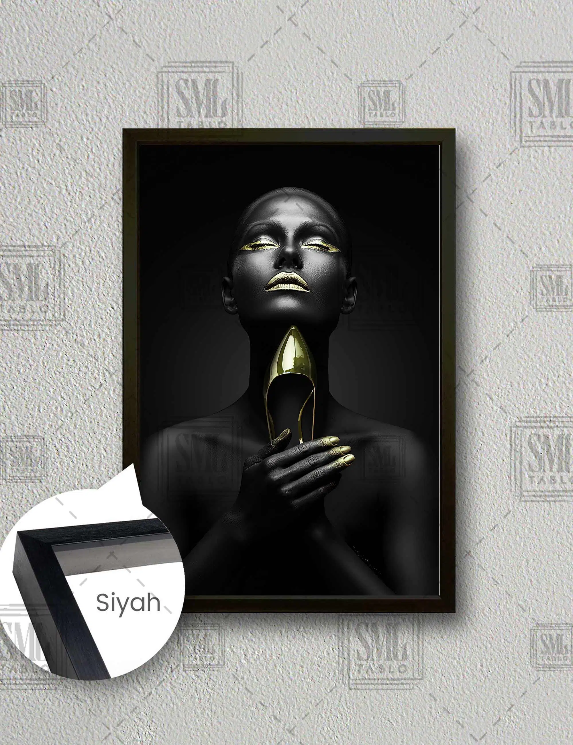 Gold Ayakkabı Ve Gold Makyajlı Kadın Dikey Çerçeveli Kanvas Tablo - Siyah