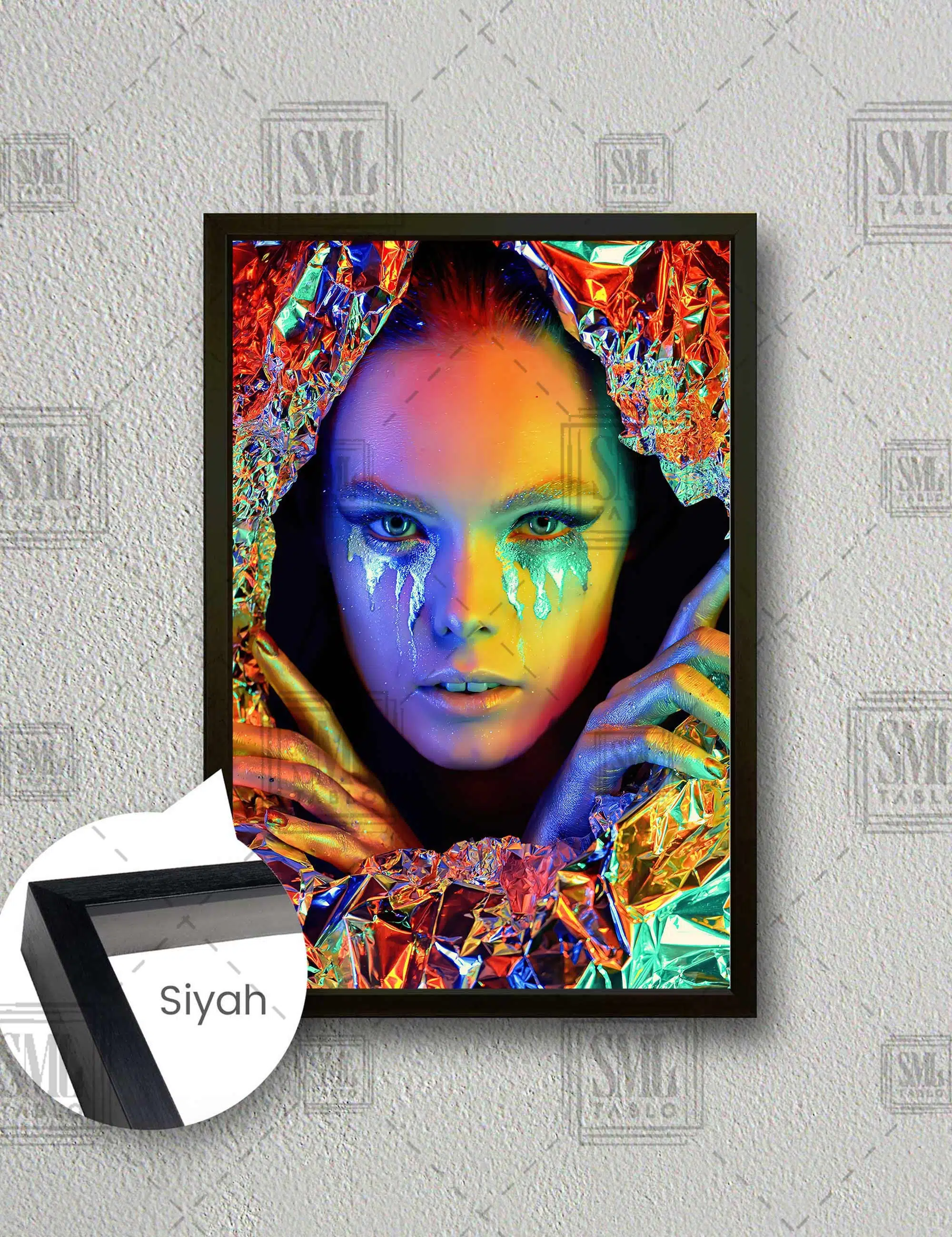 Renkli Neon Renklerin İçinden Çıkan Kadın Dikey Çerçeveli Kanvas Tablo - Siyah