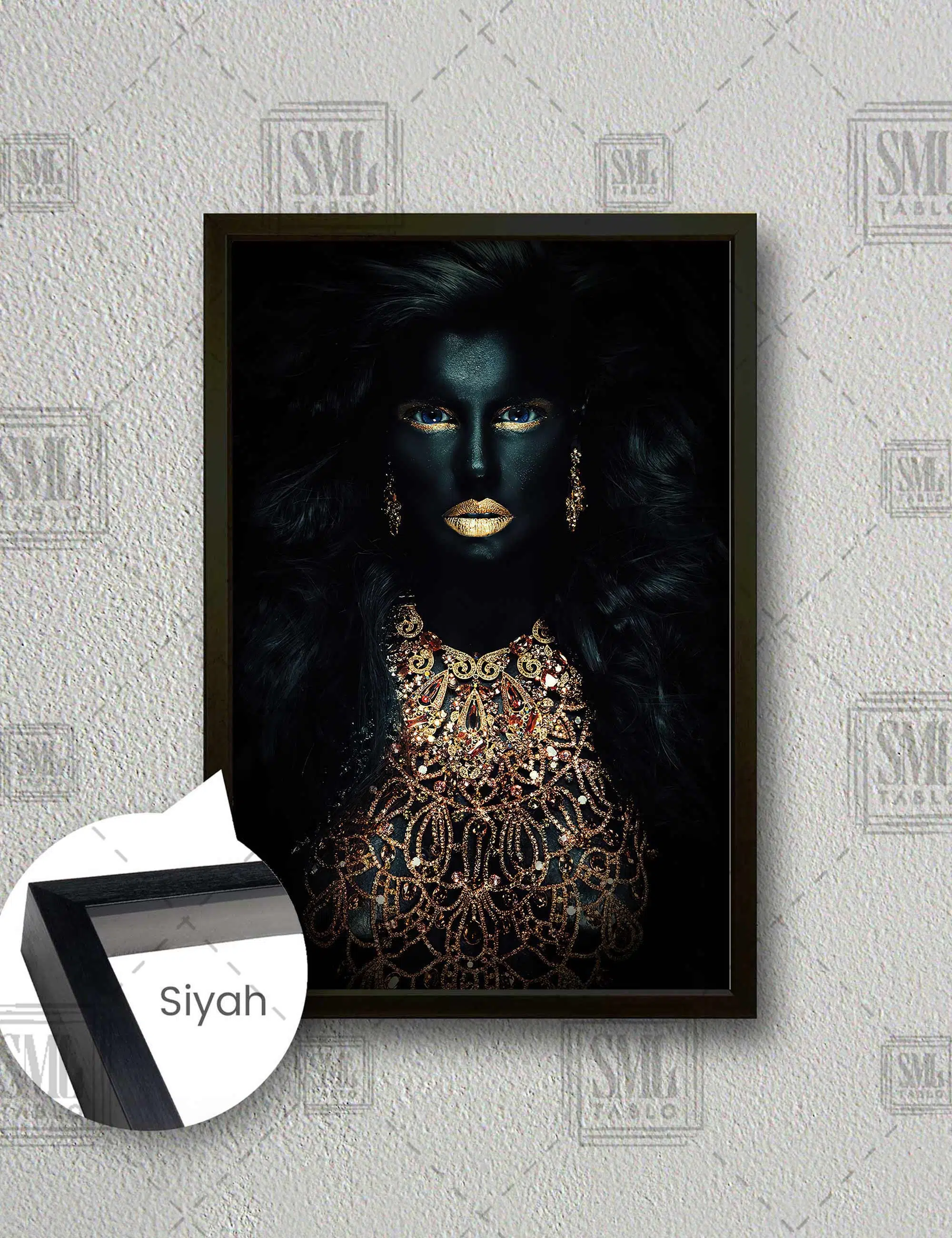 Altın Vücut Takıları Olan Gold Makyajlı Kadın Make Up Dikey Çerçeveli Kanvas Tablo - Siyah
