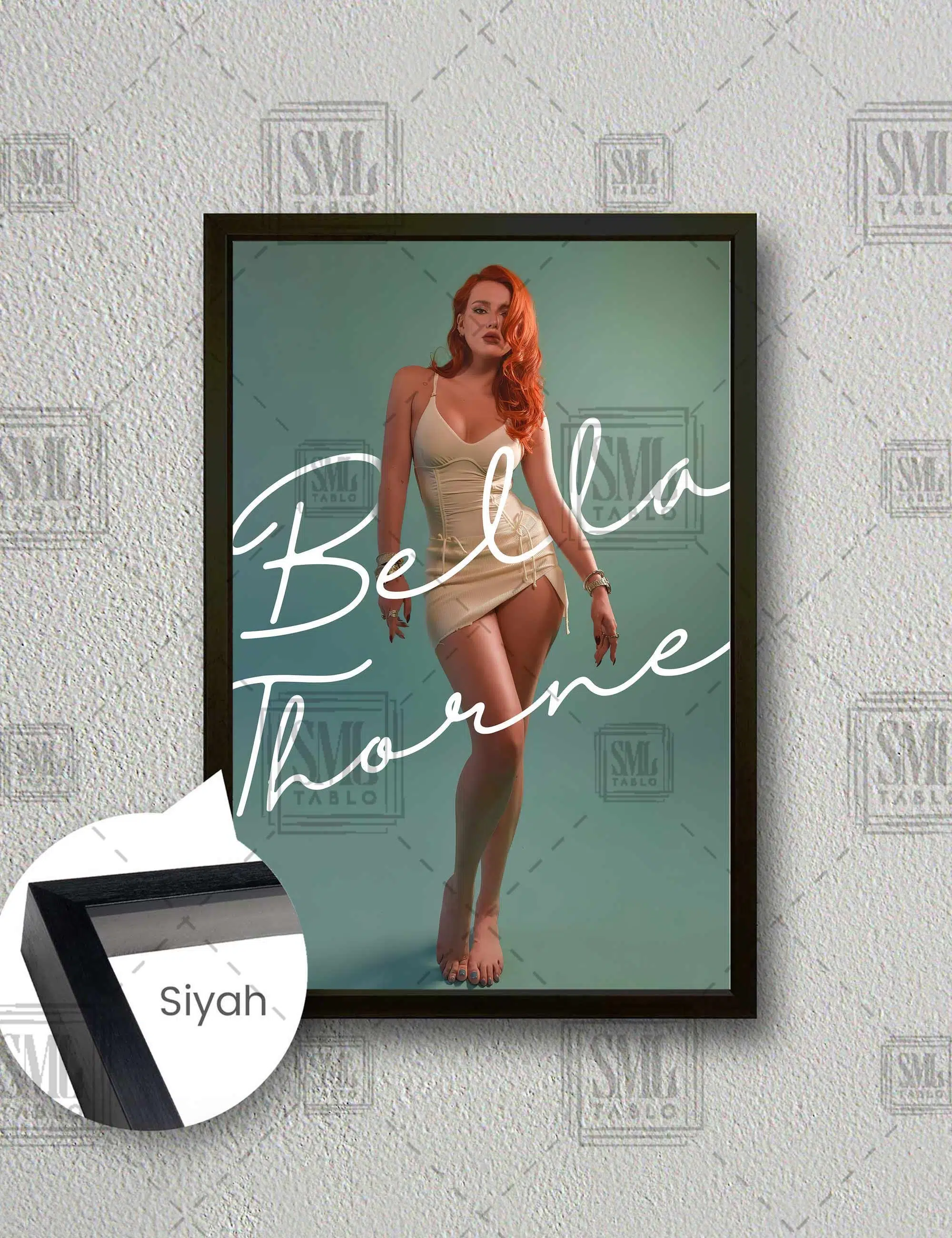 Bella Thorne Kızıl Saçlı Kadın Sexy Beyaz Elbiseli Model Dikey Çerçeveli Kanvas Tablo - Siyah