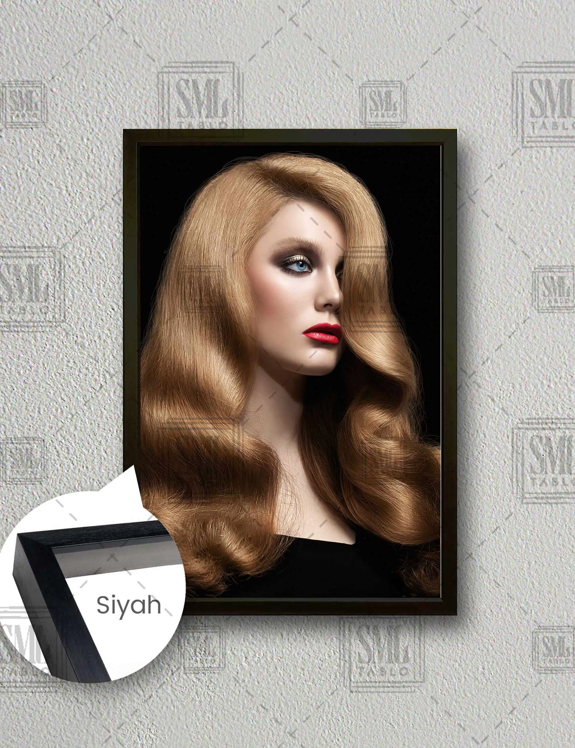Dalgalı Sarı Saçlı Mavi Gözlü Kuaför Modeli Kırmızı Ruj Make Up Kuaför Dekorasyon Dikey Çerçeveli Kanvas Tablo - Siyah