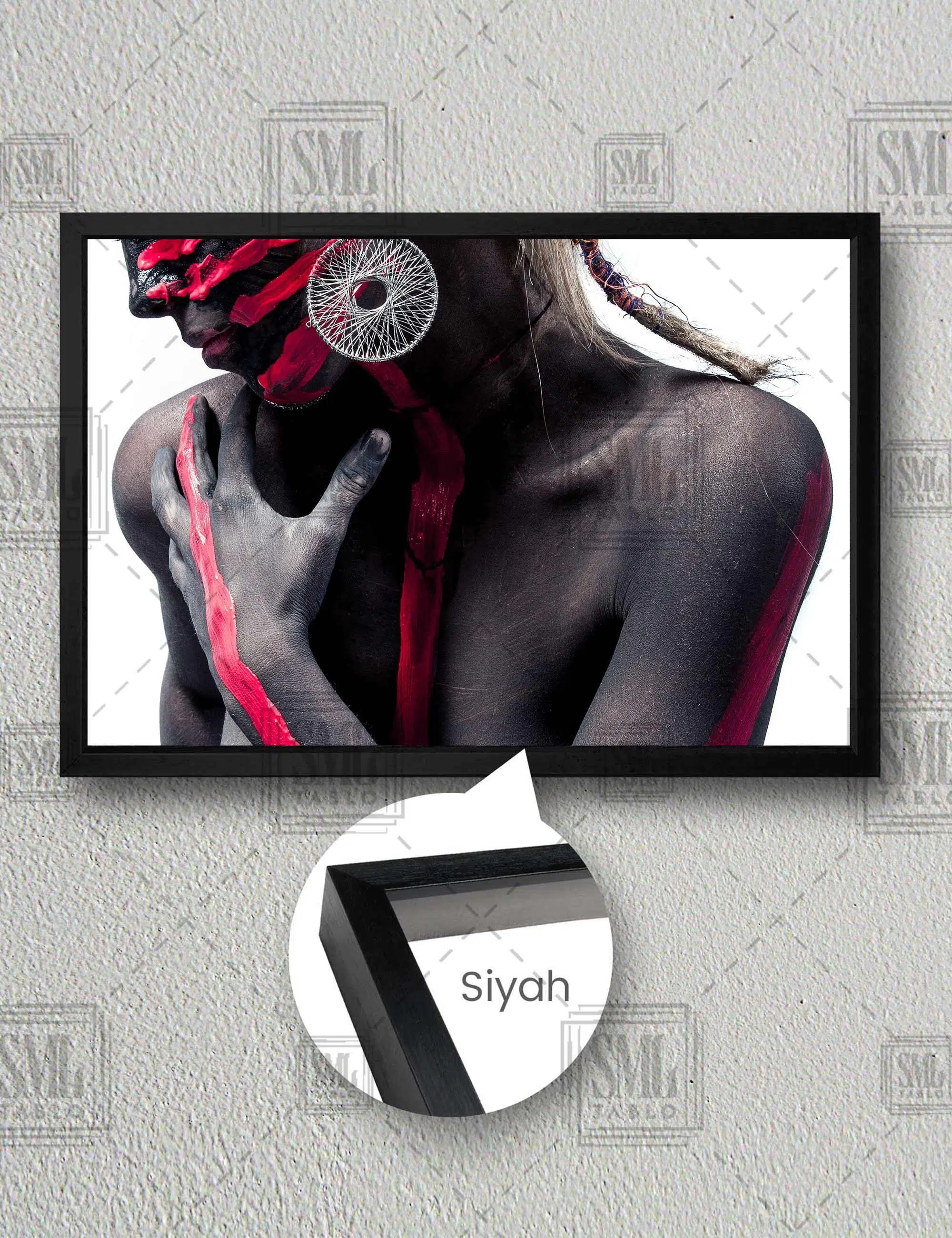 Vücudu Kırmızı Boyalı Kadın Sanat Modern Kuaför Dekorasyon Yatay Çerçeveli Kanvas Tablo - Siyah