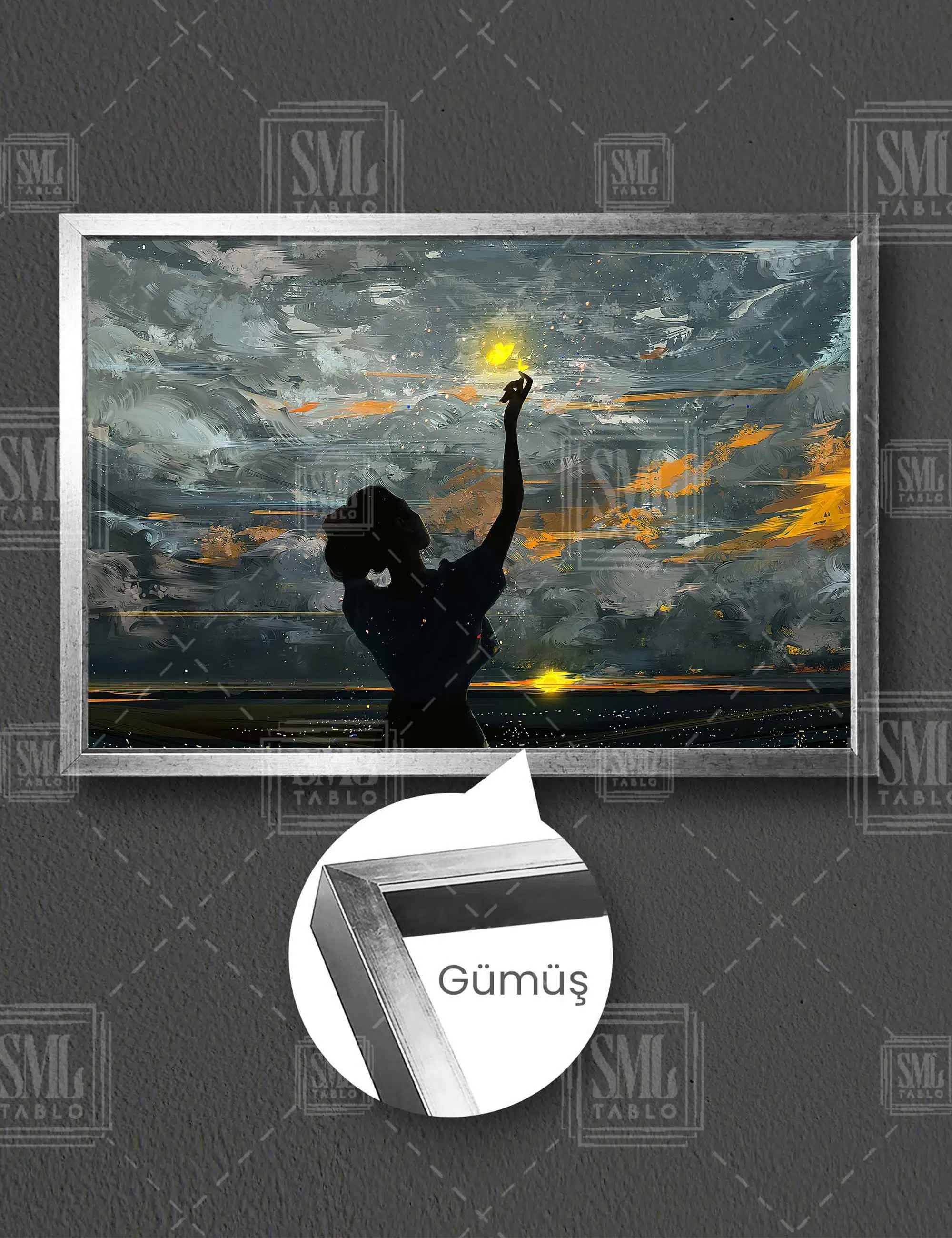 Gün Batımı Güneşi Tutmuş Kadın Art Yatay Çerçeveli Kanvas Tablo - Gümüş