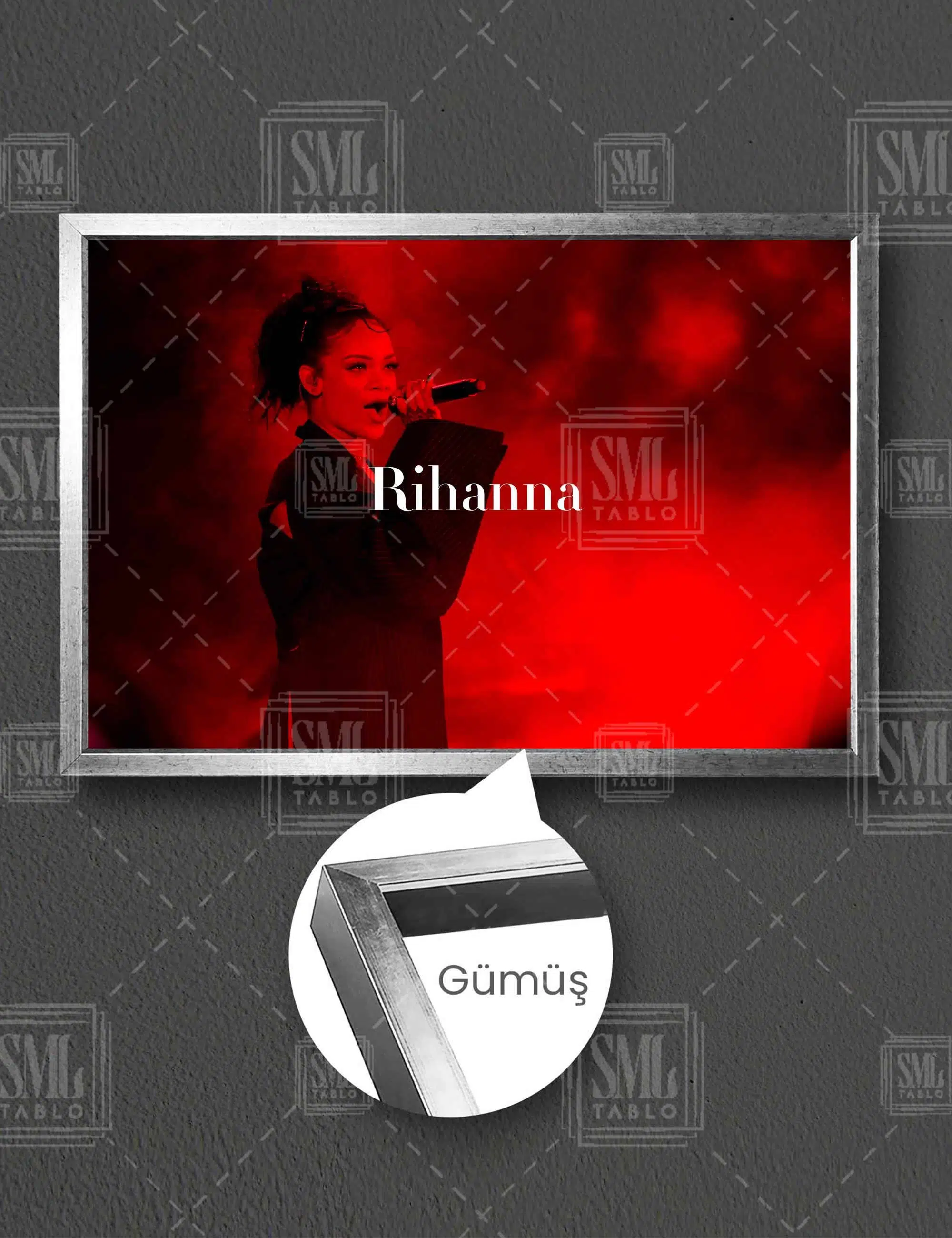 Kırmızı Dumanlar İçinde Şarkı Söyleyen Rihanna Yatay Çerçeveli Kanvas Tablo - Gümüş