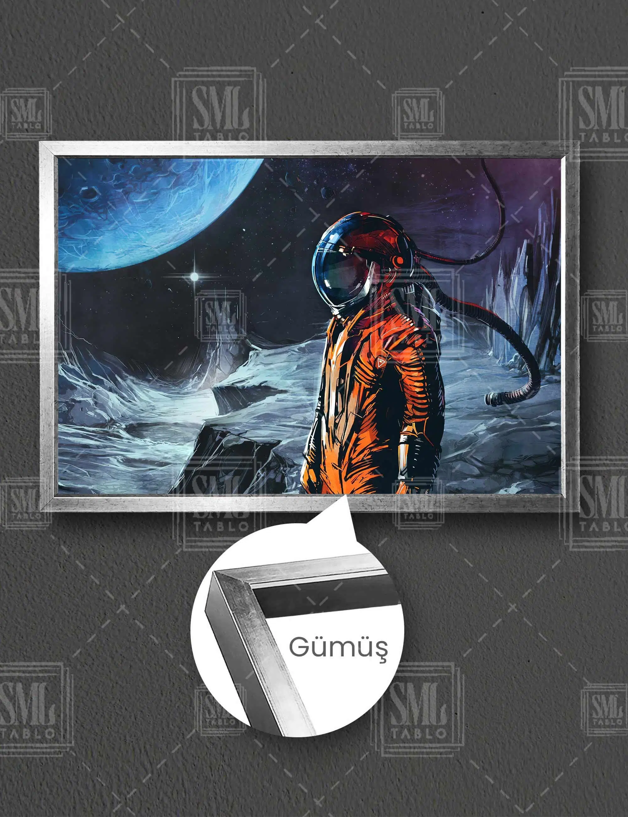 Uzayda Yürüyen Turuncu Kıyafetli Astronot Yatay Çerçeveli Kanvas Tablo - Gümüş
