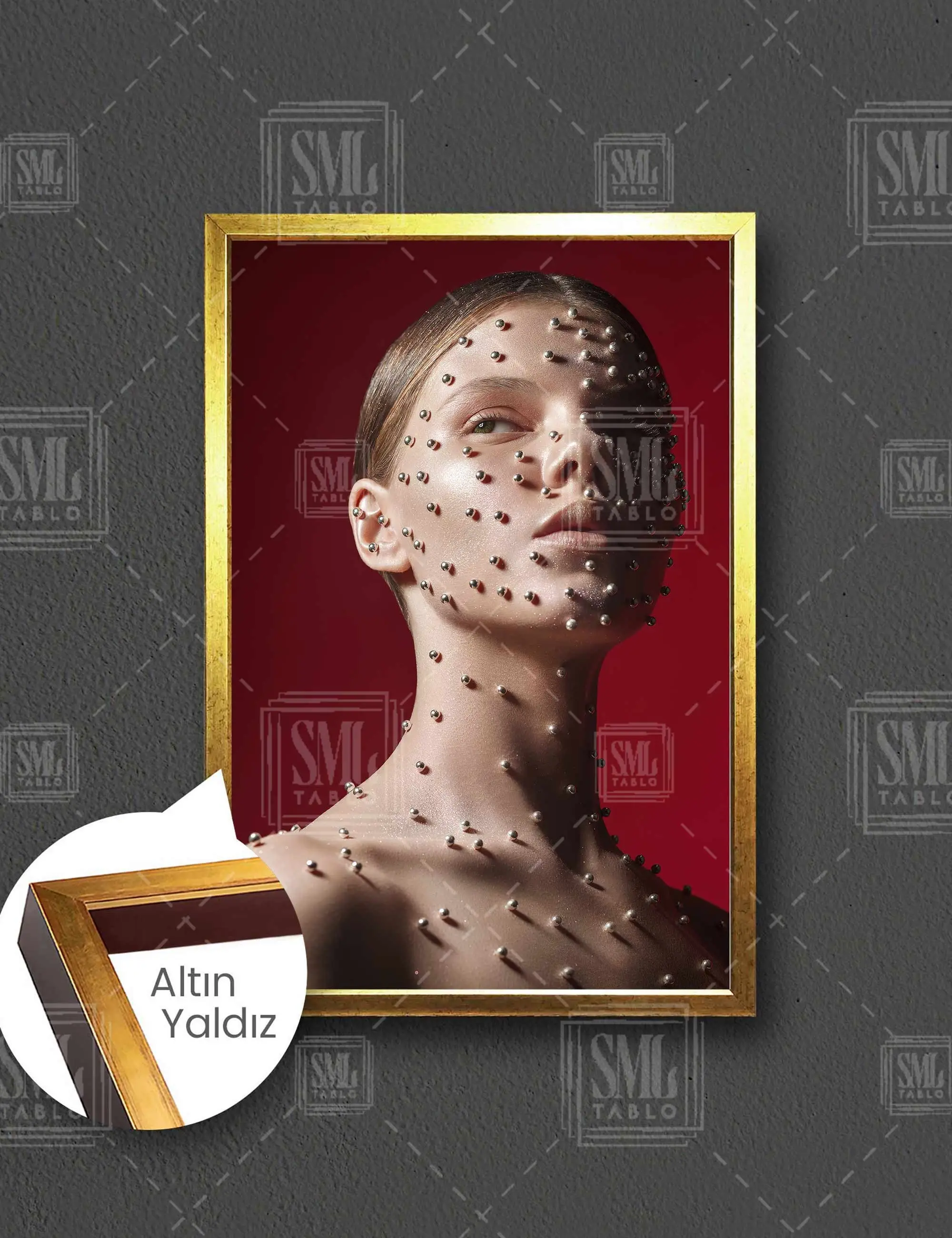Yüzünde İnciler Olan Model Make Up Kuaför Çerçeveli Dikey Kanvas Tablo